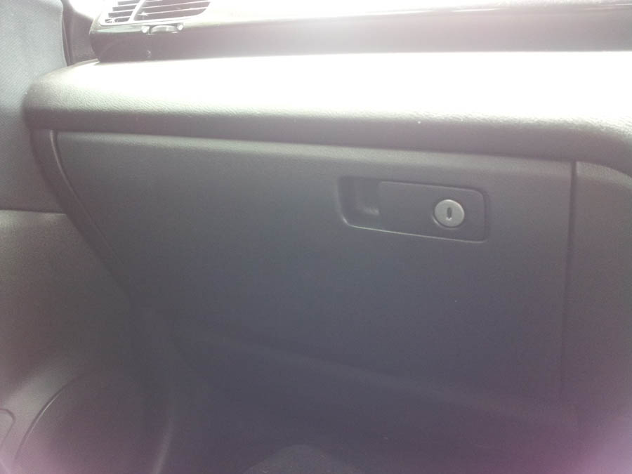 Honda FRV I-VTEC SE glove-box